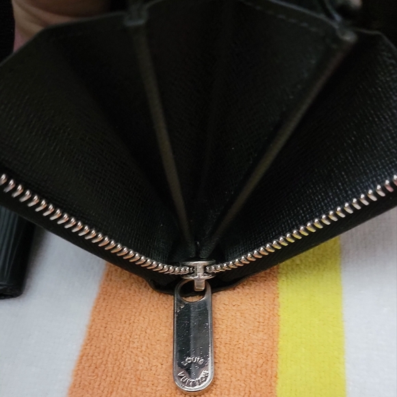 Louis Vuitton Black Epi Zippy Wallet and LV key holder Combo. CA0171 - Picture 6 of 16